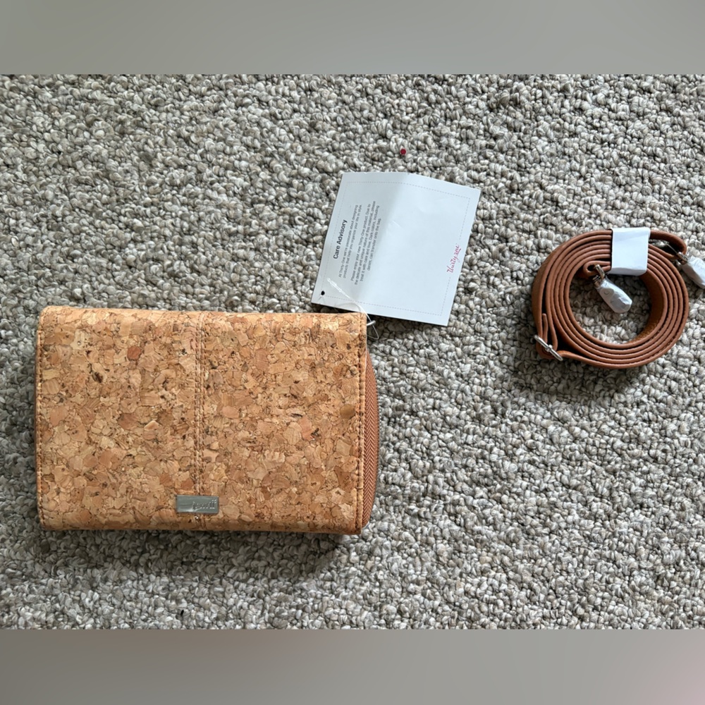 Jewell NWT- Eco-Friendly Cork Crossbody Bag